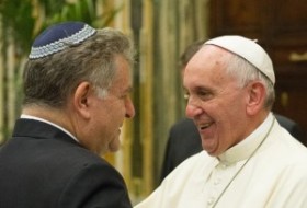 Pope says don't convert Jews